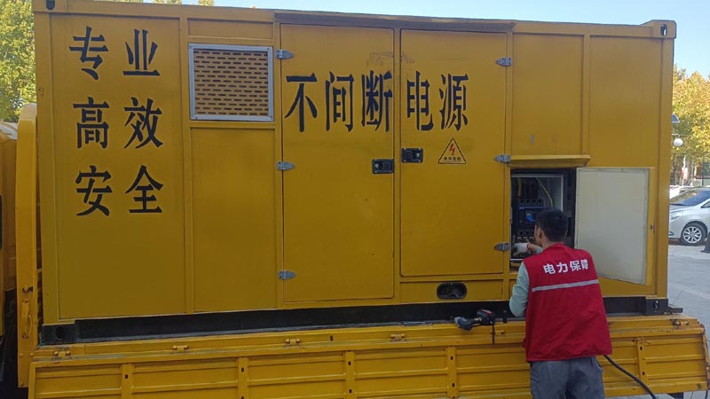 青白江柴油发电机组和UPS电源配合使用时，如何避免切换过程中的电力中断？